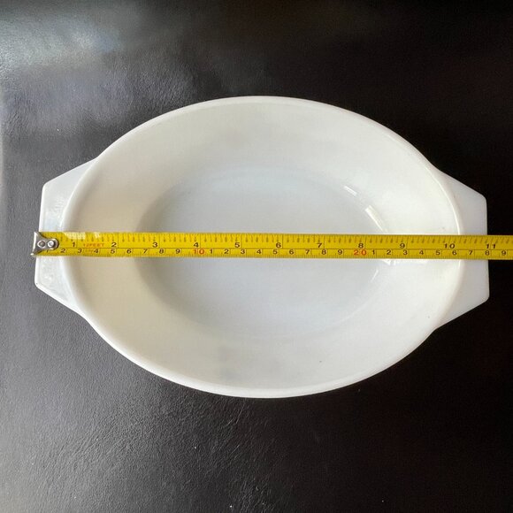 Vintage 1970s Pyrex from England "Autumn Glory" Oval Casserole Dish, 11" x 7.5". - Picture 4 of 10